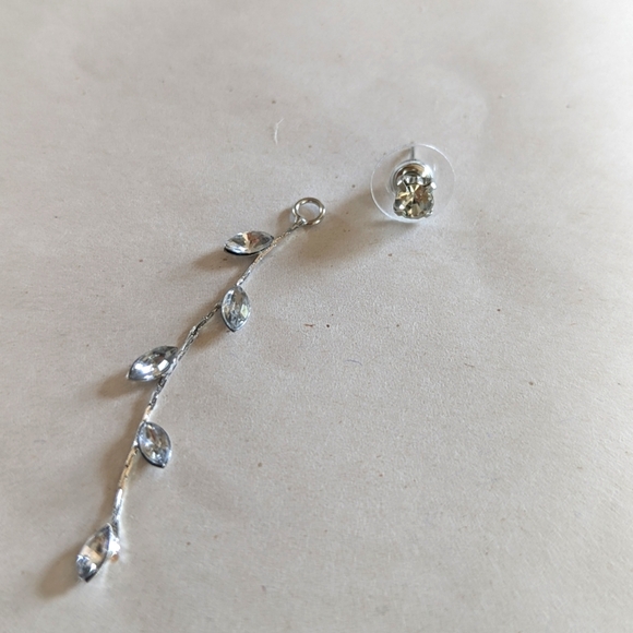 Earrings - Dangling vines - Picture 2 of 3